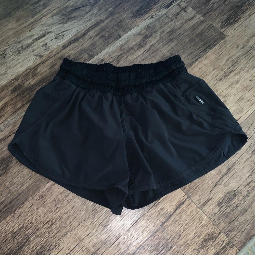 black lululemon short